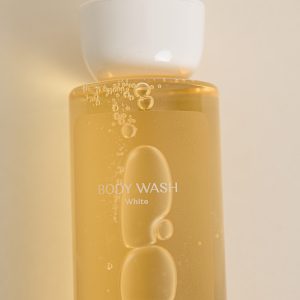 White Wood Green Body Wash